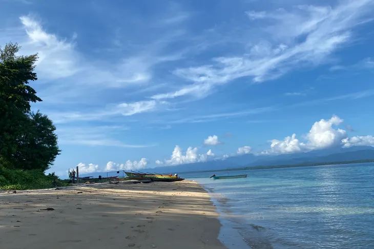 Pesona Pantai Sowa dan Taman Nasional Teluk Cenderawasih, Destinasi Wisata Tersembunyi di Nabire Papua Tengah